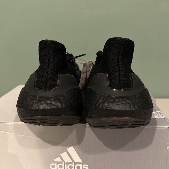 Adidas Ultraboost 22 Women Triple Black MULTIPLE SIZES BRAND NEW - Picture 5 of 5
